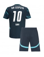 RB Leipzig Xavi Simons #10 Tredjedraktsett Barn 2024-25 Korte ermer (+ bukser)